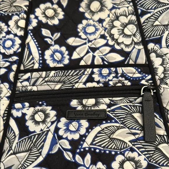Vera Bradley Black and White Floral Tote in Excellent Condition ! - Picture 2 of 10